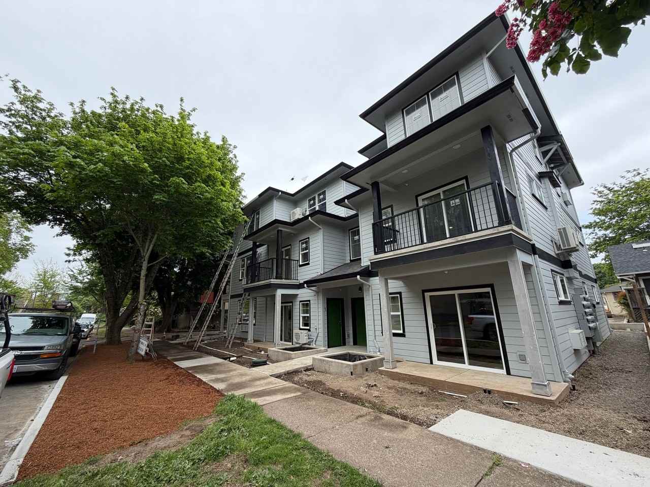 357 W Broadway Aly - Photo 7 of 33