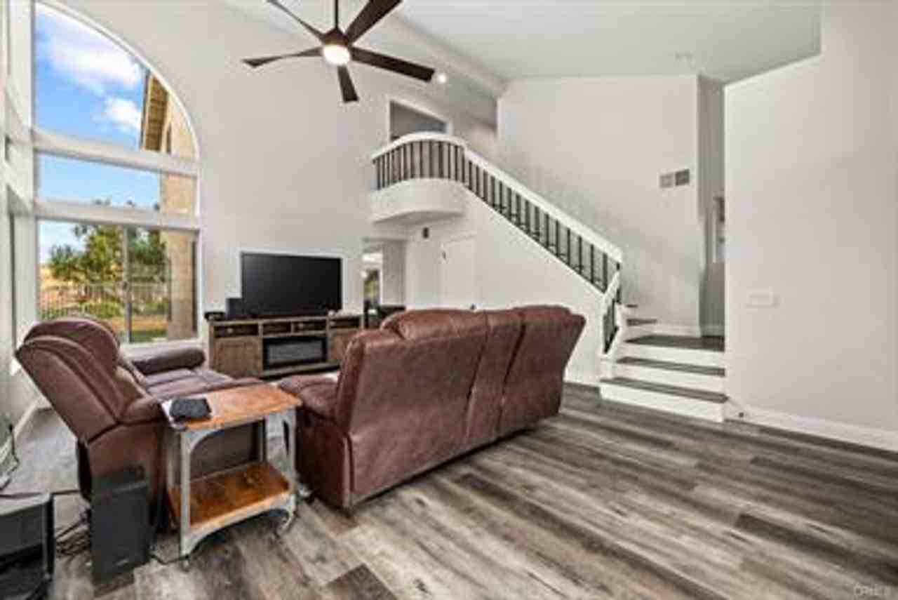 11533 Chadwick Rd - Photo 4 of 35