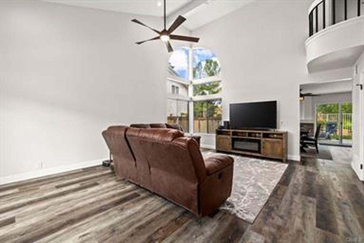 11533 Chadwick Rd - Photo 5 of 35