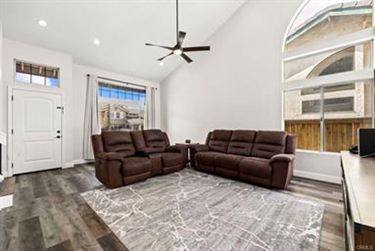 11533 Chadwick Rd - Photo 6 of 35