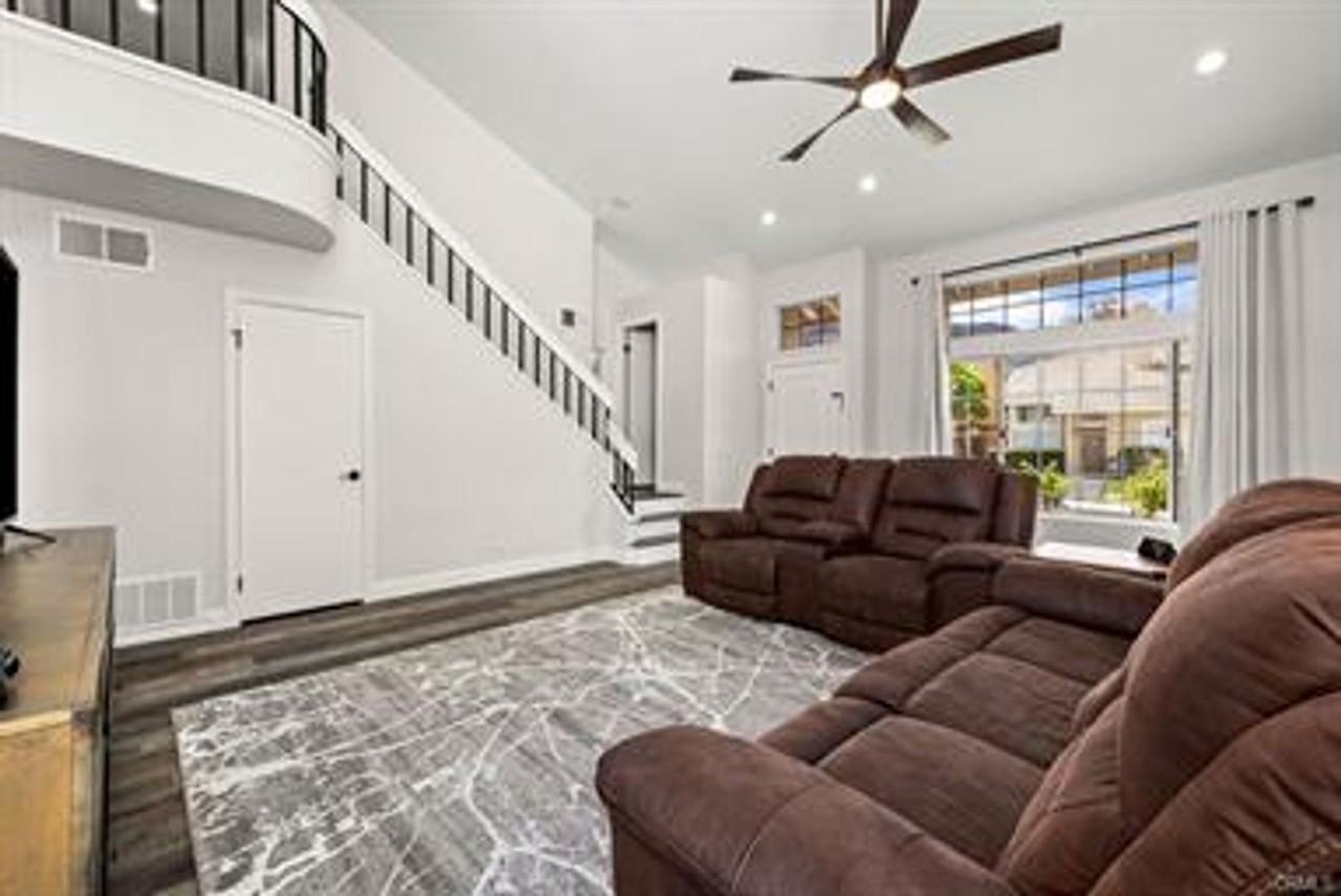 11533 Chadwick Rd - Photo 7 of 35