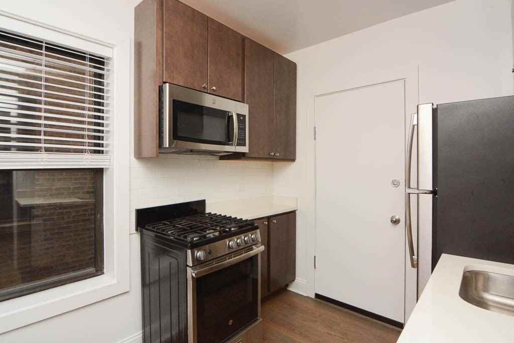 2643 N Spaulding Ave #2W - Photo 3 of 20