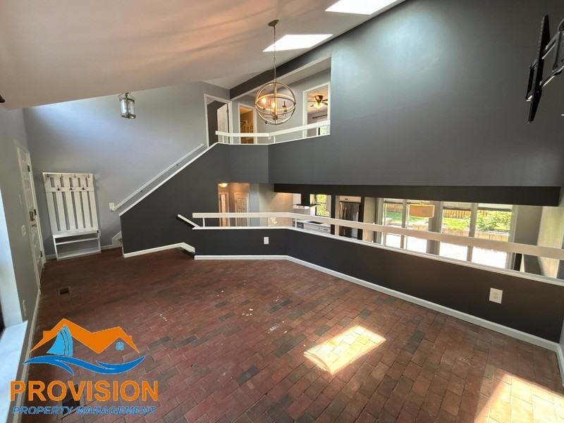 907 Berwick Dr - Photo 5 of 38