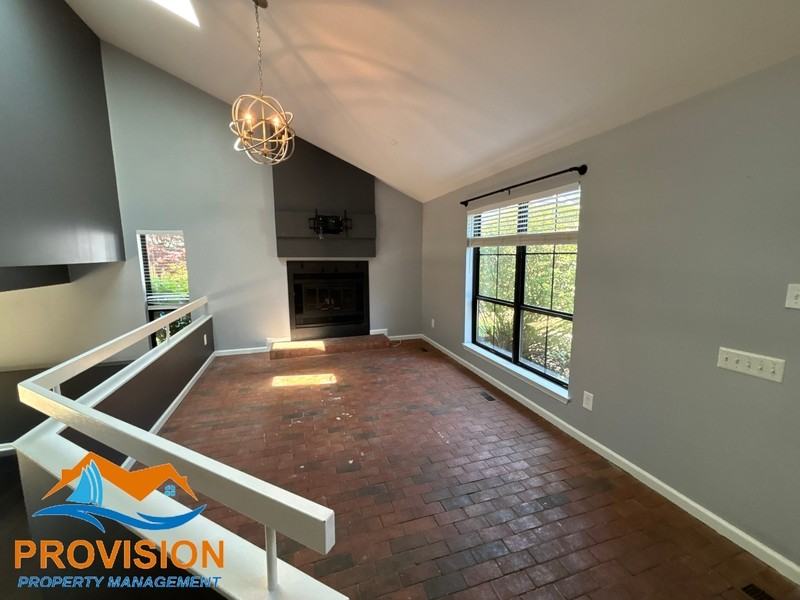 907 Berwick Dr - Photo 6 of 38