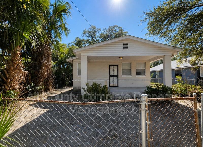 916 W 25th St - Photo 2 of 28