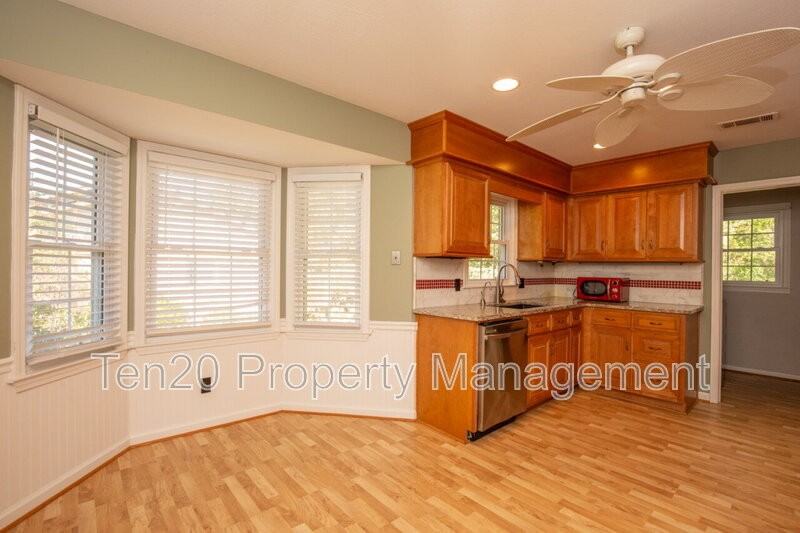 6124 Canterbury Dr - Photo 6 of 26