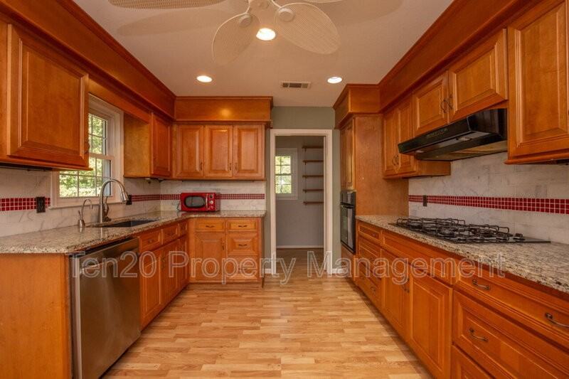 6124 Canterbury Dr - Photo 7 of 26