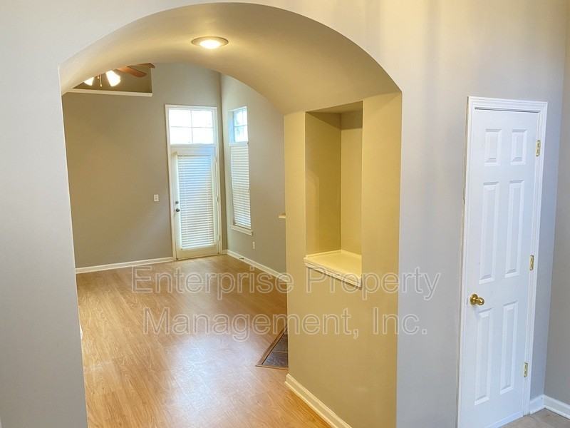 5236 Laurel Home Cv - Photo 4 of 31