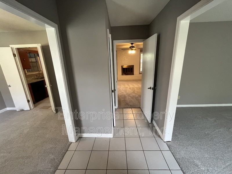 6124 Chinaberry Dr - Photo 4 of 20