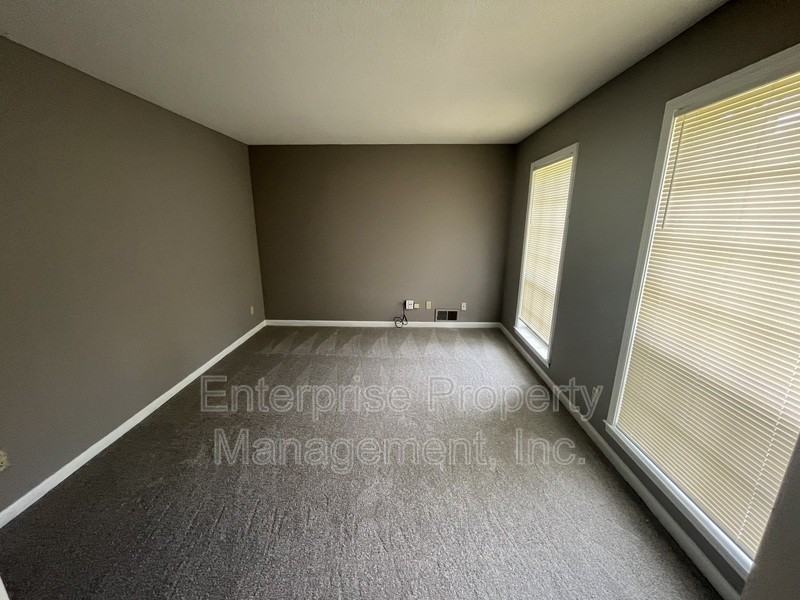 6124 Chinaberry Dr - Photo 5 of 20