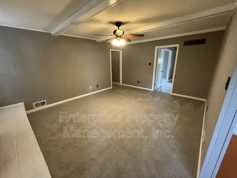 6124 Chinaberry Dr - Photo 7 of 20