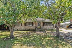 featured image of 3301 Westmont Dr