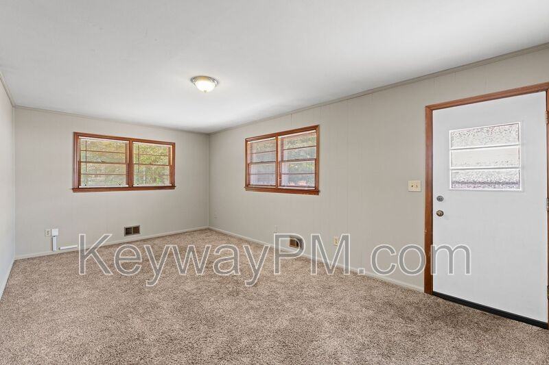 3301 Westmont Dr - Photo 6 of 21