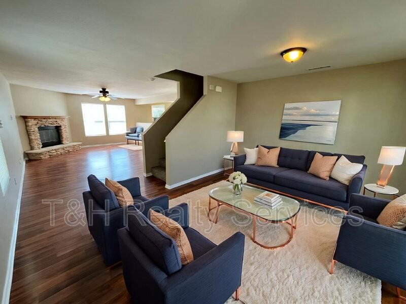 1422 Dowell St - Photo 3 of 24