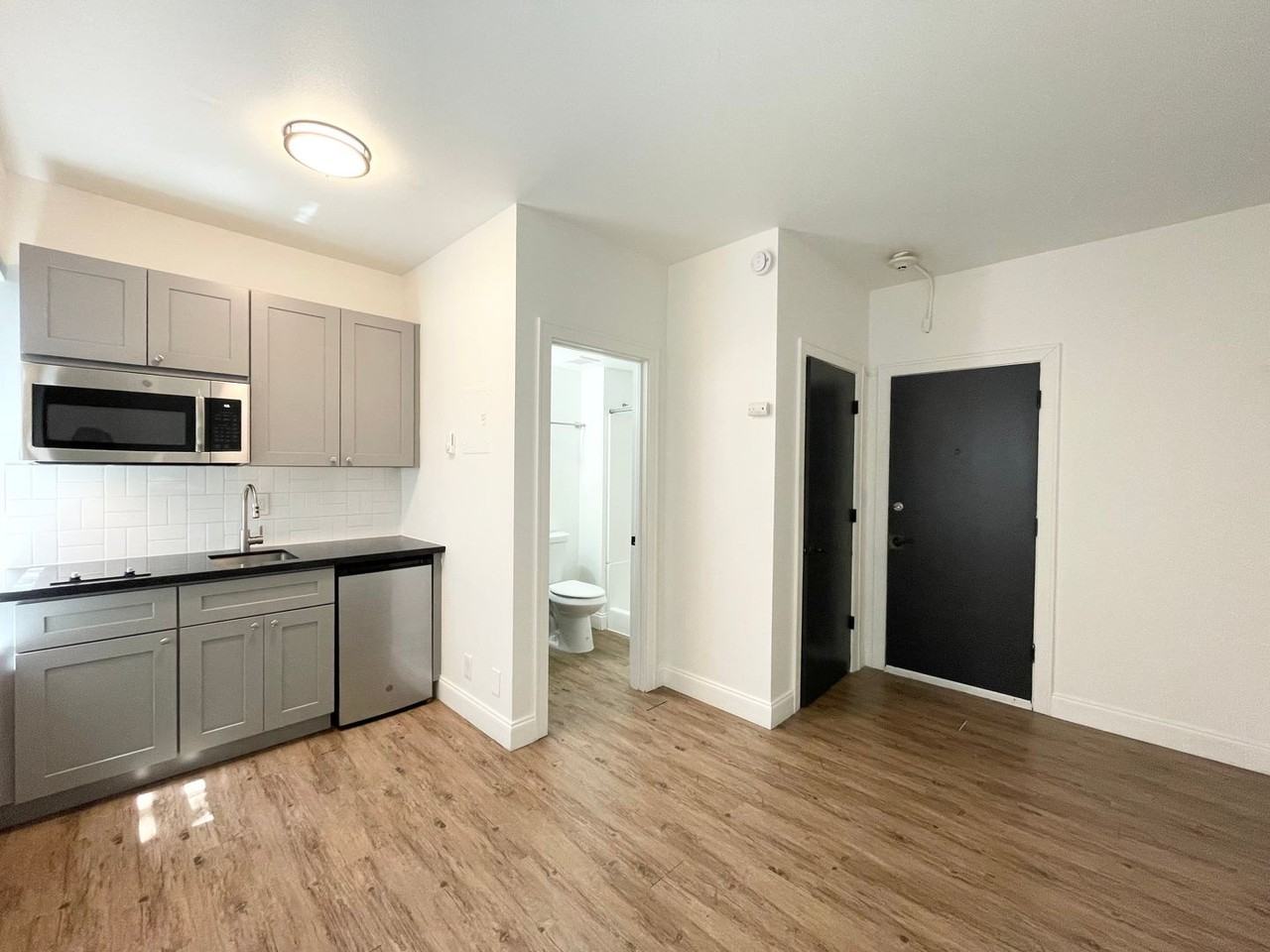 Mayn Suites - Photo 6 of 23