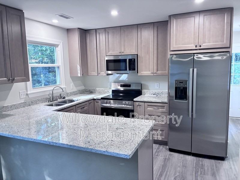 102 E Charing Cross - Photo 4 of 27