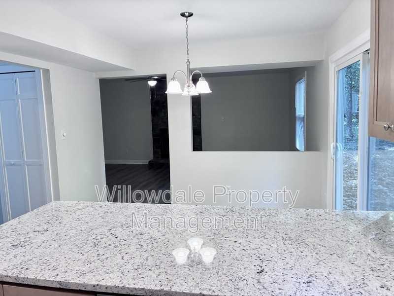102 E Charing Cross - Photo 5 of 27