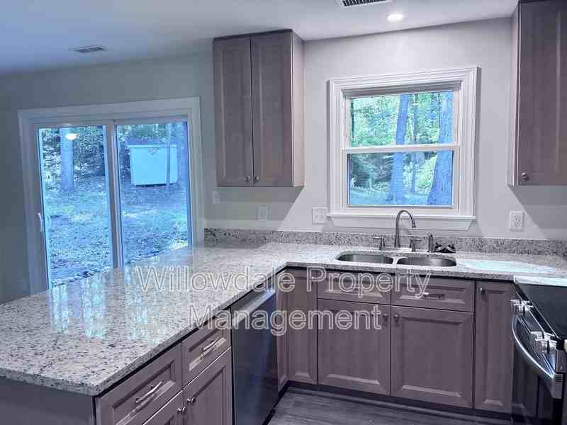 102 E Charing Cross - Photo 6 of 27