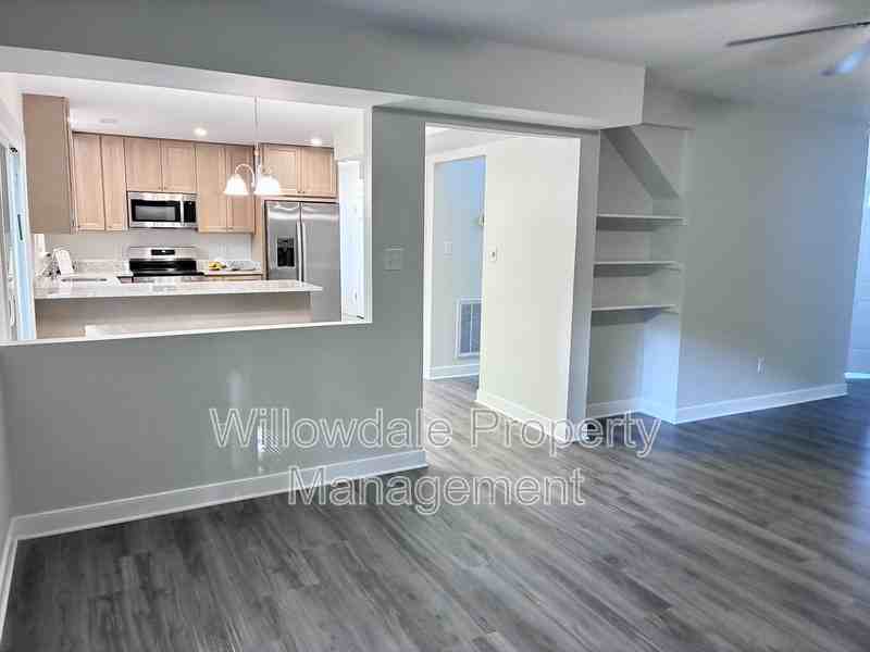 102 E Charing Cross - Photo 7 of 27