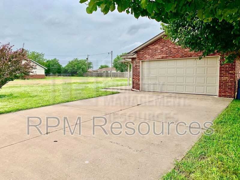 645 Nw 113th St - Photo 3 of 17