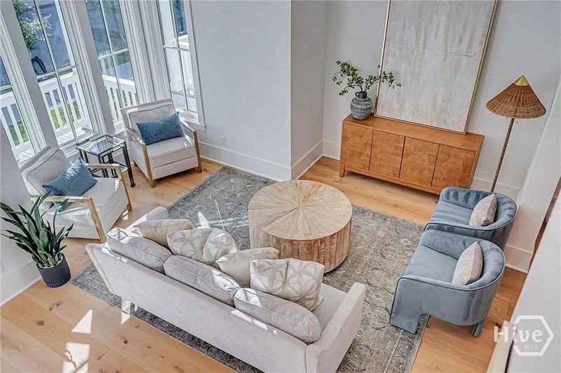 304 W 38th St - Photo 3 of 19