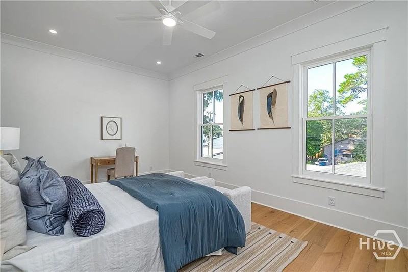 304 W 38th St - Photo 4 of 19