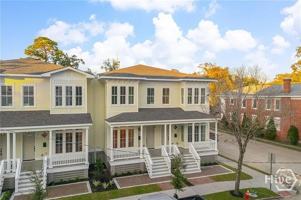 featured image of 304 W 38th St