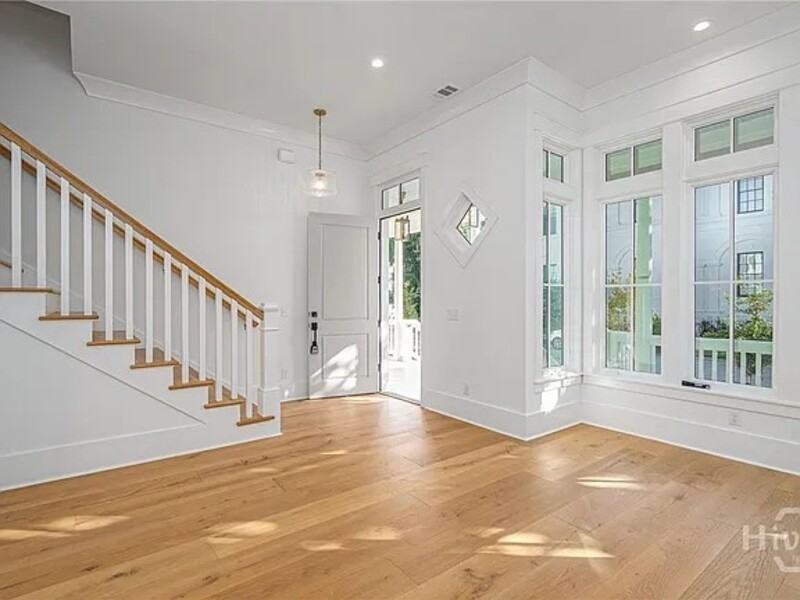 312 W 38th St - Photo 4 of 14