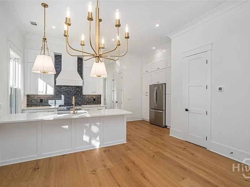 312 W 38th St - Photo 5 of 14