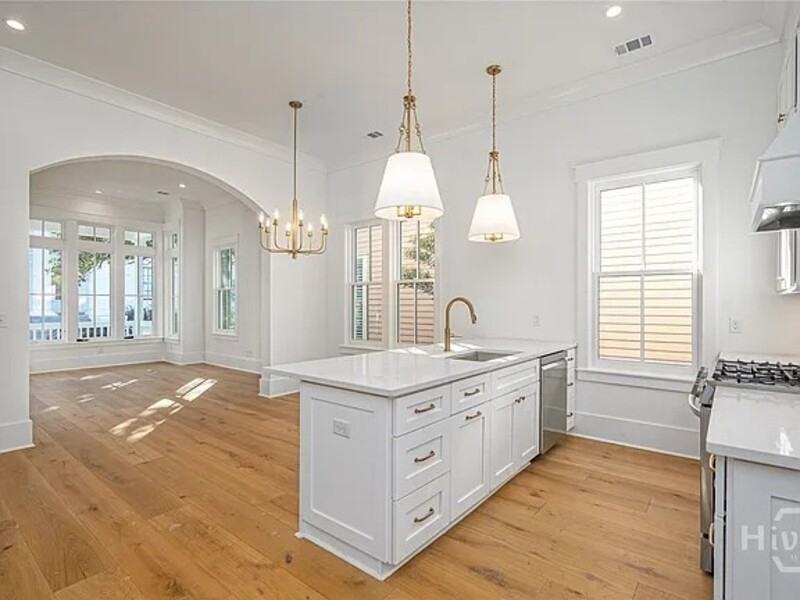 312 W 38th St - Photo 6 of 14