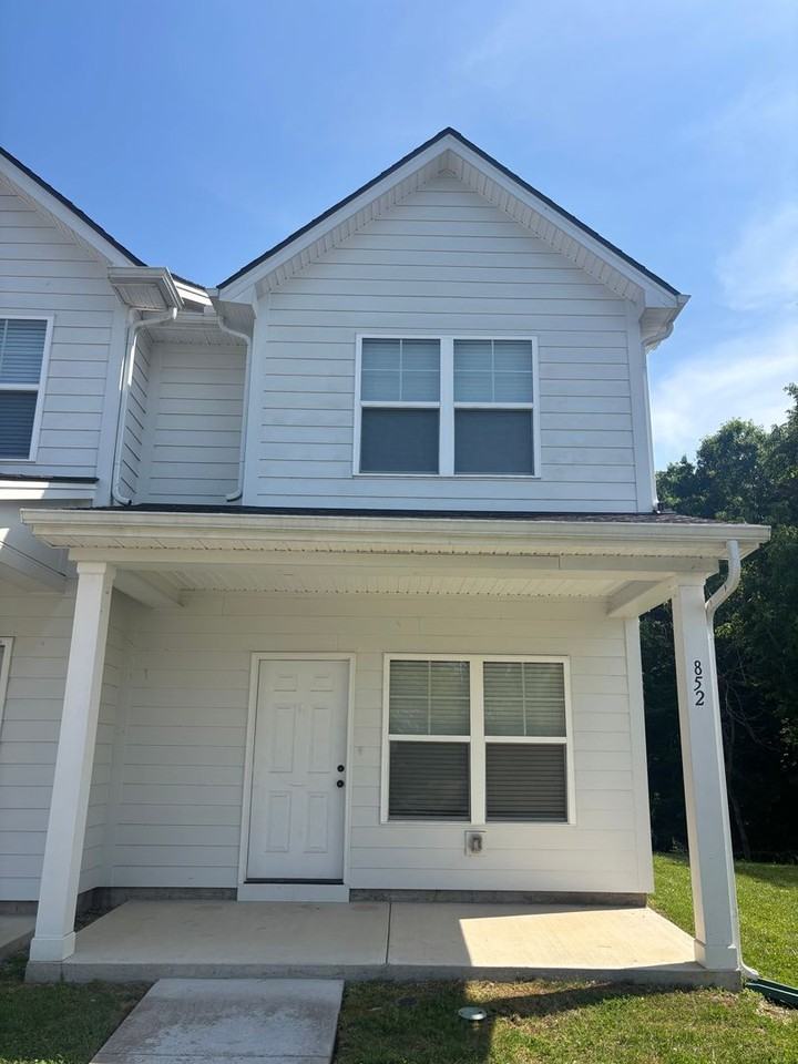 852 Levitan Dr - Photo 2 of 32