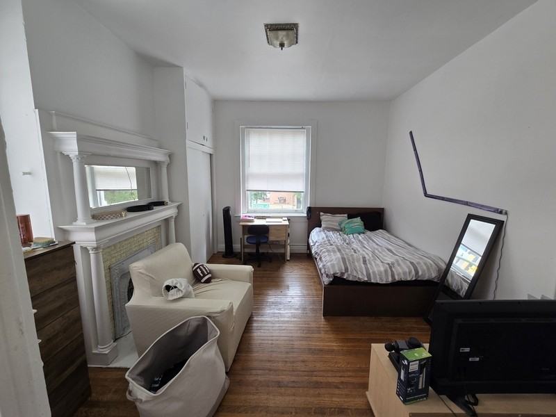 421 W Grace St #202 - Photo 3 of 10