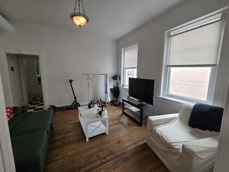 421 W Grace St #202 - Photo 4 of 10