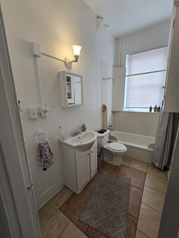 421 W Grace St #202 - Photo 6 of 10