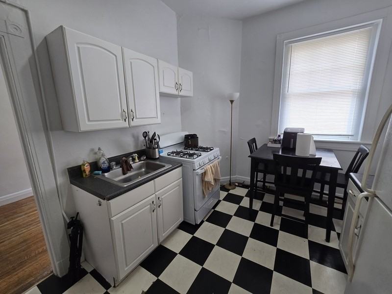 421 W Grace St #202 - Photo 7 of 10