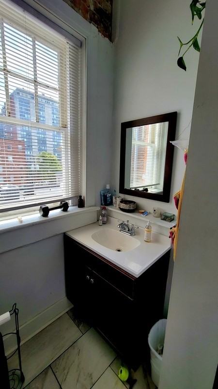 421 W Grace St #301 - Photo 4 of 7