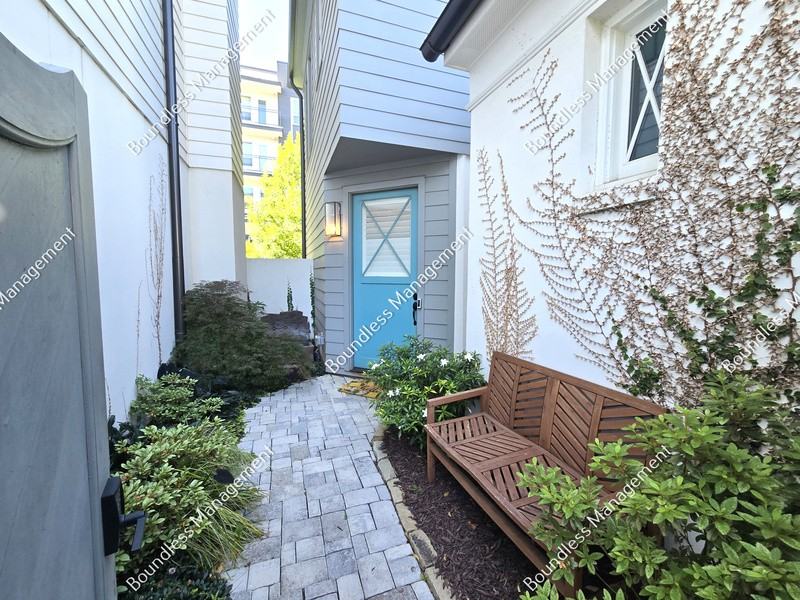 28 Bass St Se - Photo 2 of 20