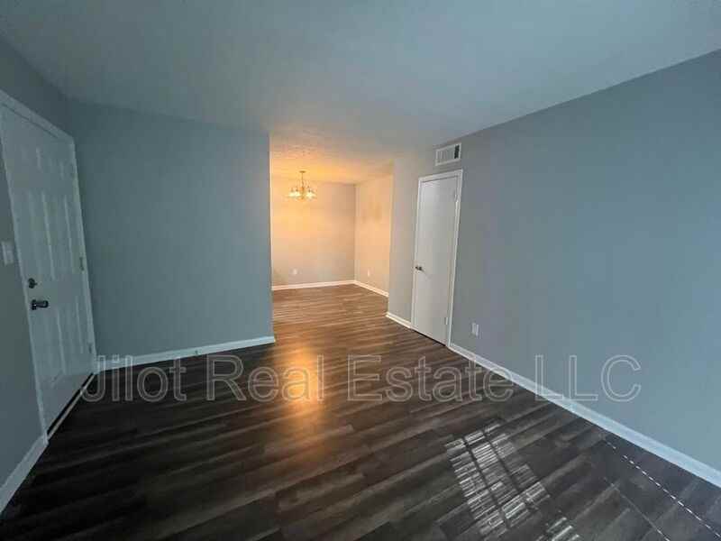 2711 Fairlee Dr #A2 - Photo 2 of 10