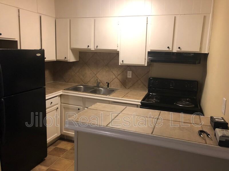 2711 Fairlee Dr #A2 - Photo 4 of 10