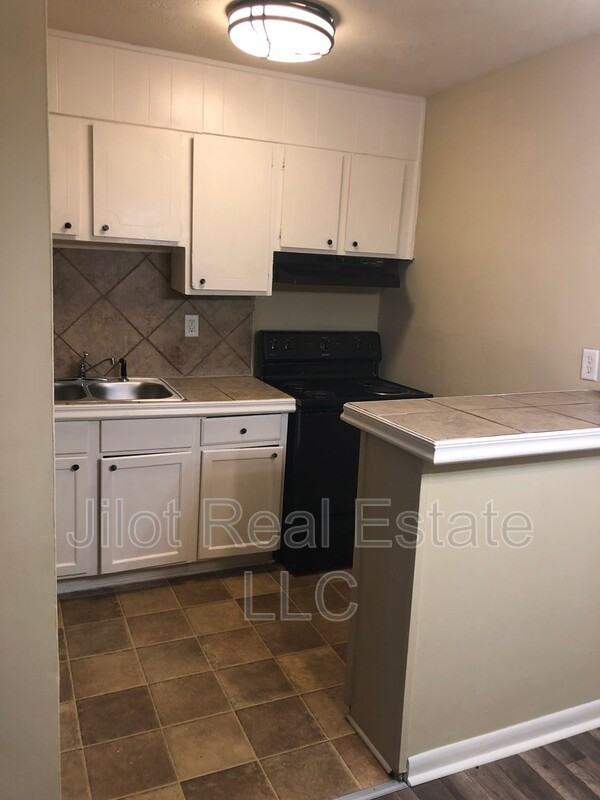 2711 Fairlee Dr #A2 - Photo 5 of 10