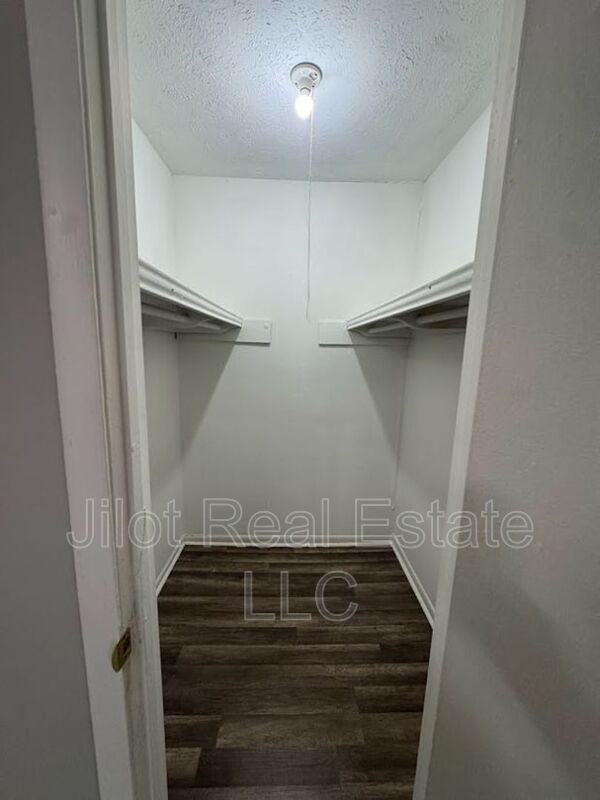 2711 Fairlee Dr #A2 - Photo 7 of 10