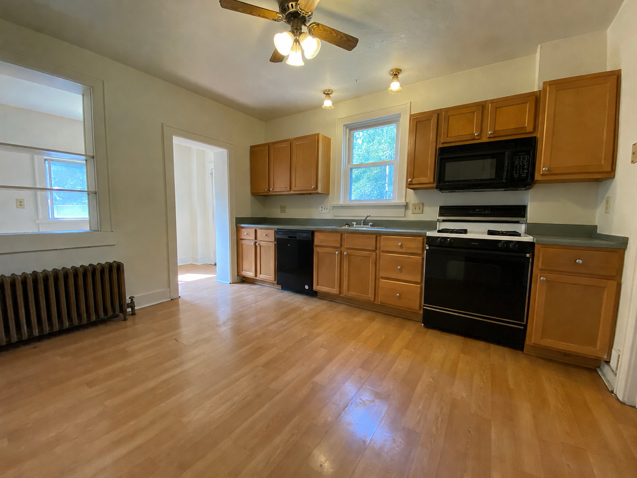 3135 Bates St - Photo 3 of 14