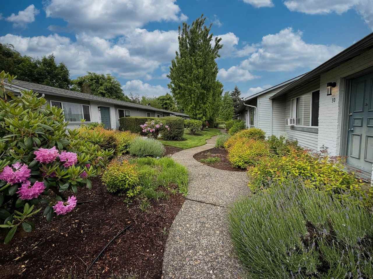 Pleasant Square Apartments - Photo 4 of 7