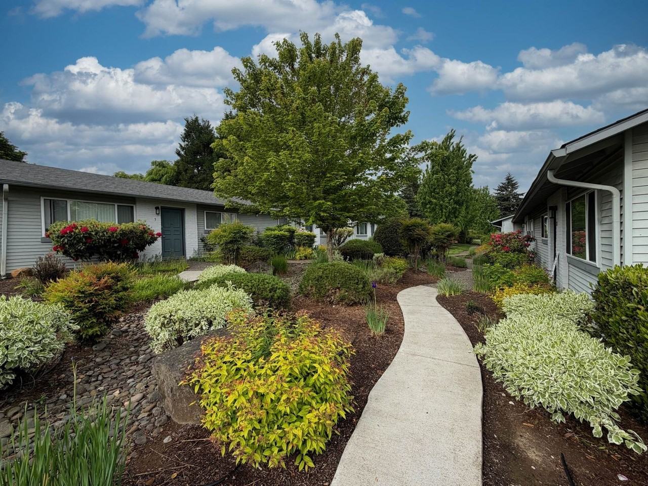 Pleasant Square Apartments - Photo 5 of 7