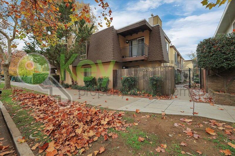 2515 H St #5 - Photo 4 of 21