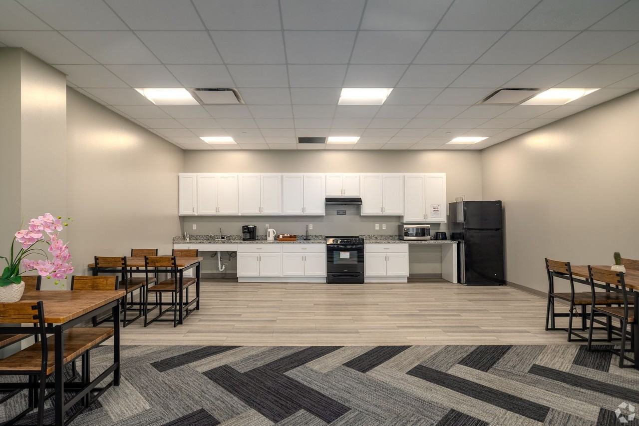 3101 Euclid Avenue - Photo 4 of 17