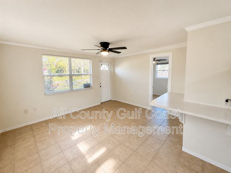 832 Pine St - Photo 2 of 8
