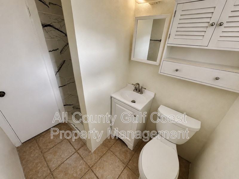 832 Pine St - Photo 5 of 8