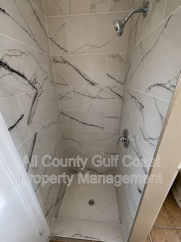 832 Pine St - Photo 6 of 8