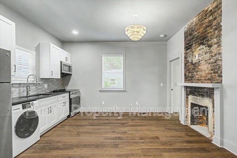637 E 38th St #B - Photo 6 of 17